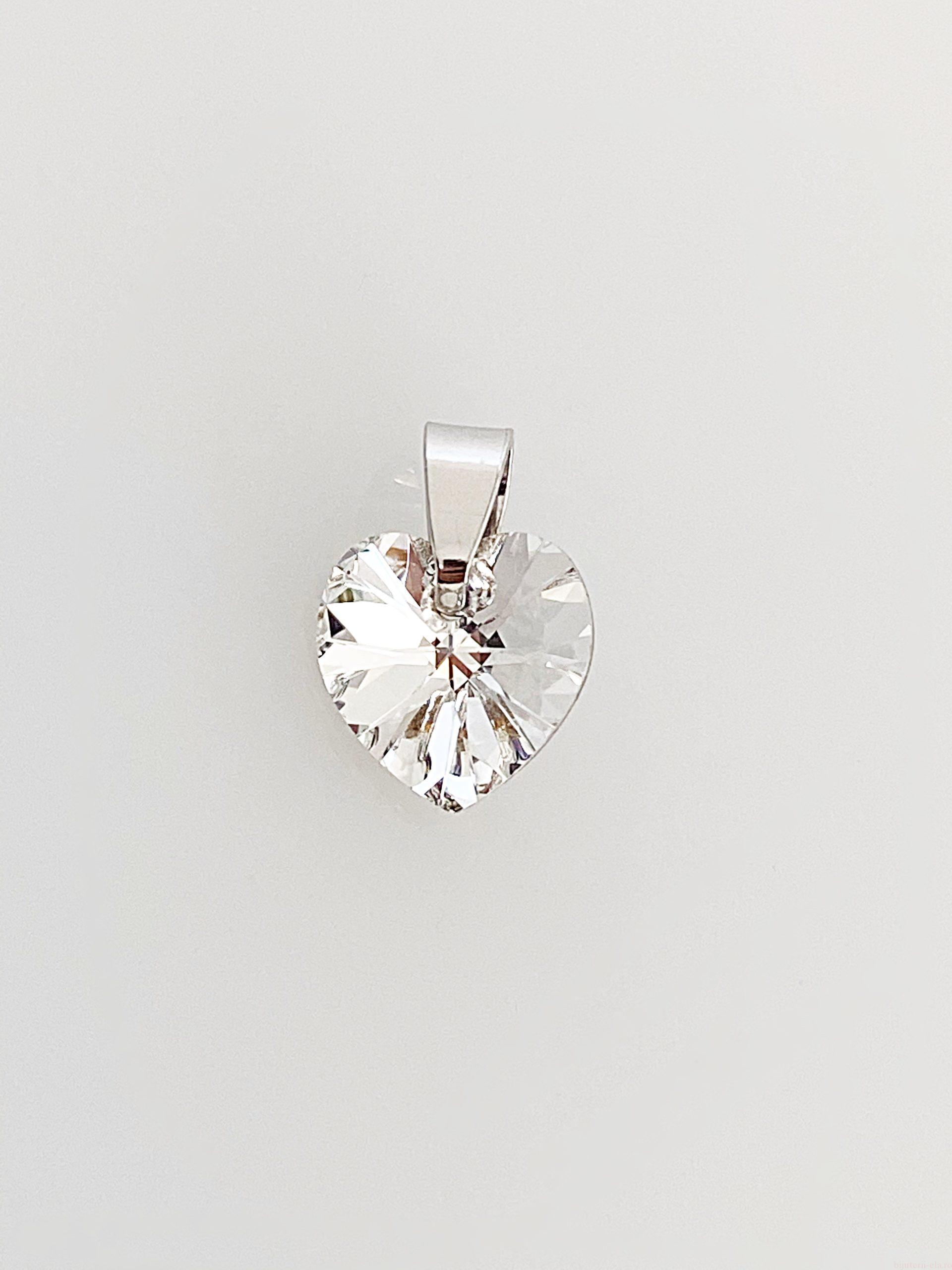 IMG_5207 Pandantiv cu Swarovski, model Inima, culoare Crystal, dimensiune cristal 10 mm.