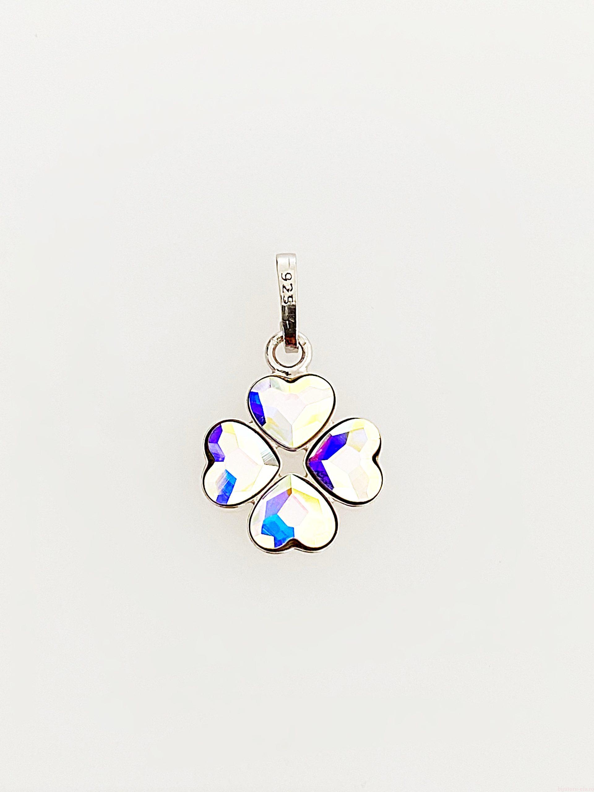 IMG_5259 Pandantiv cu Swarovski, model Trifoi, culoare Aurore Boreale, dimensiune cristale 4 x 6 mm.